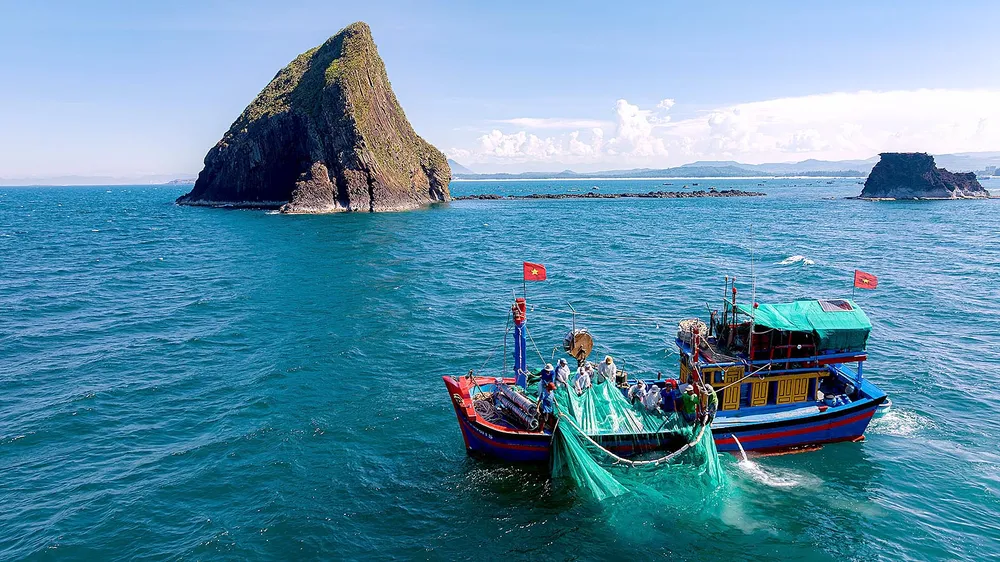 Khai thác thủy sản tại vùng biển Hòn Yến, Phú Yên