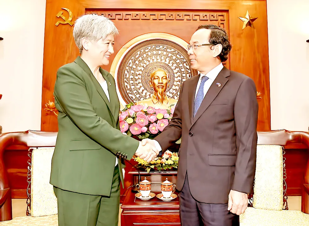 Bí thư Thành ủy TPHCM Nguyễn Văn Nên và Bộ trưởng Bộ Ngoại giao Australia Penny Wong. Ảnh: VIỆT DŨNG Bí thư Thành ủy TPHCM Nguyễn Văn Nên và Bộ trưởng Bộ Ngoại giao Australia Penny Wong. Ảnh: VIỆT DŨNG