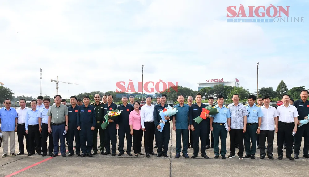 Các thành viên trong đoàn khảo sát. Ảnh: VIỆT DŨNG Các thành viên trong đoàn khảo sát. Ảnh: VIỆT DŨNG