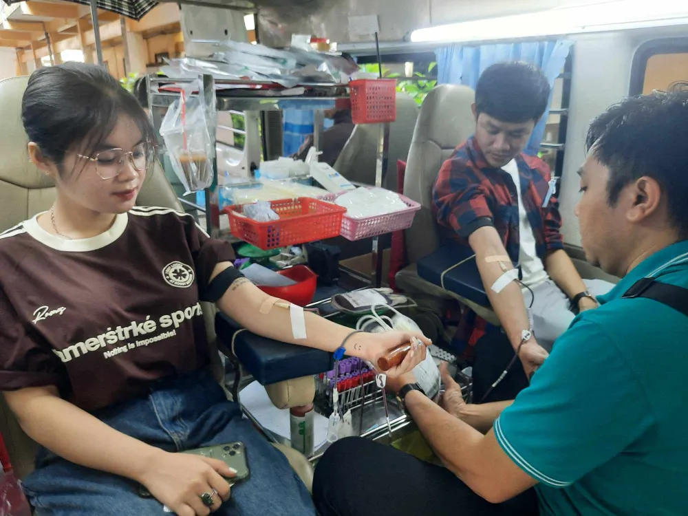 Nhiều bạn trẻ trên địa bàn tham gia ngày hội hiến máu cứu người Nhiều bạn trẻ trên địa bàn tham gia ngày hội hiến máu cứu người