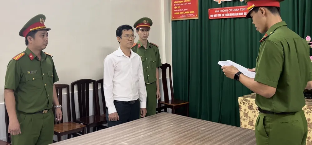 Công an thi hành quyết định với Đặng Anh Quân