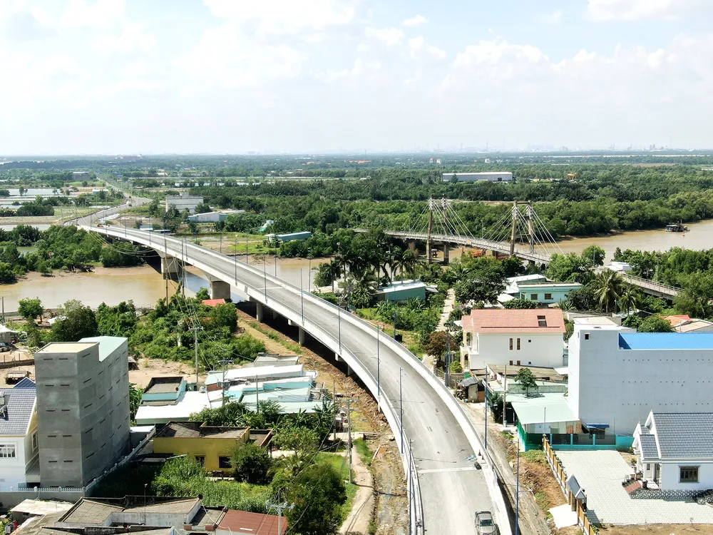 Cầu Vàm Sát 2 (huyện Cần Giờ, TPHCM) được xây mới với chiều dài 432,7m, rộng 10m, đường đầu cầu dài khoảng 647m kết nối vào đường Lý Nhơn và đường Đê Soài Rạp, có tổng mức đầu tư 342 tỷ đồng. Dự án sắp hoàn thành này sẽ “chia lửa” với cầu Vàm Sát 1 đã cũ kỹ, xuống cấp Cầu Vàm Sát 2 (huyện Cần Giờ, TPHCM) được xây mới với chiều dài 432,7m, rộng 10m, đường đầu cầu dài khoảng 647m kết nối vào đường Lý Nhơn và đường Đê Soài Rạp, có tổng mức đầu tư 342 tỷ đồng. Dự án sắp hoàn thành này sẽ “chia lửa” với cầu Vàm Sát 1 đã cũ kỹ, xuống cấp