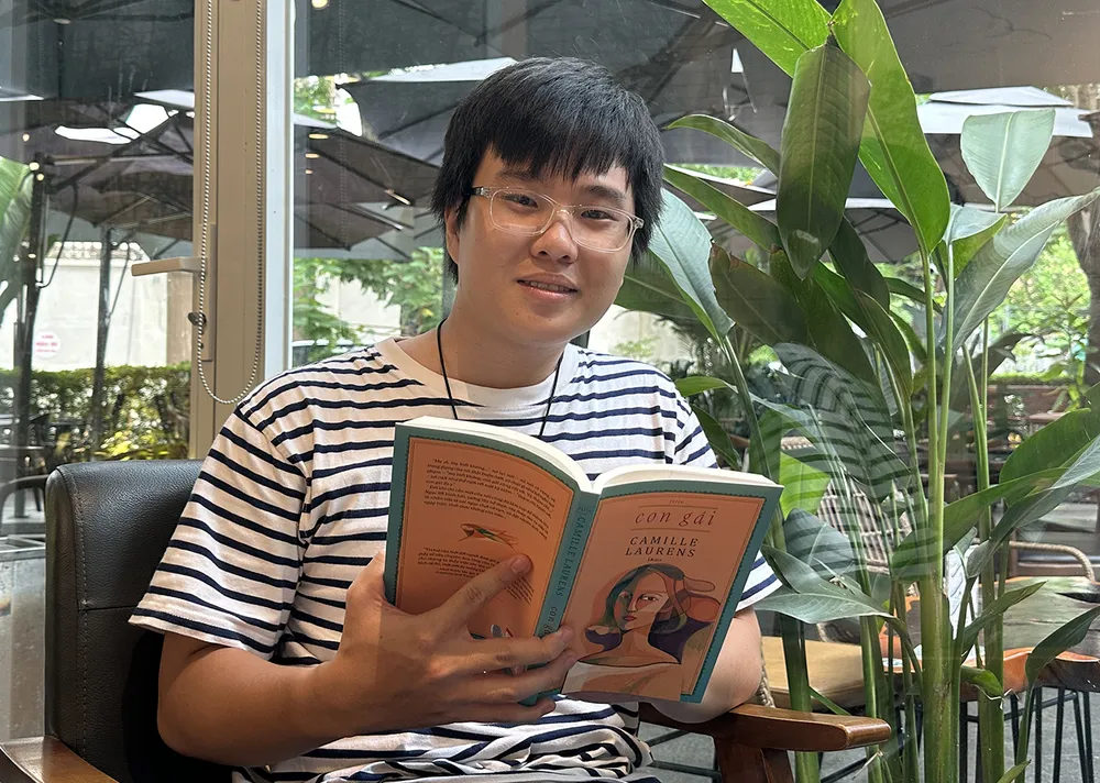 Huỳnh Hữu Phước và dịch phẩm "Con gái" vừa được NXB Phụ nữ Việt Nam phát hành Huỳnh Hữu Phước và dịch phẩm "Con gái" vừa được NXB Phụ nữ Việt Nam phát hành