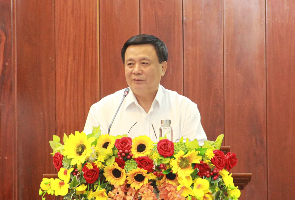 Đồng chí Nguyễn Xuân Thắng, Ủy viên Bộ Chính trị, Chủ tịch Hội đồng Lý luận Trung ương, Giám đốc Học viện Chính trị Quốc gia Hồ Chí Minh phát biểu chỉ đạo tại hội nghị