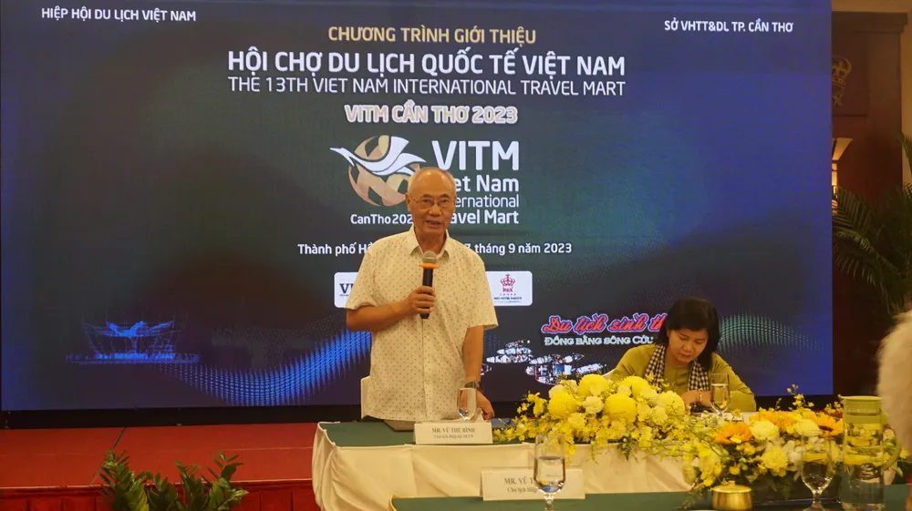 Ông Vũ Thế Bình, Chủ tịch Hiệp hội Du lịch Việt Nam thông tin tại cuộc họp, chiều 7-9 Ông Vũ Thế Bình, Chủ tịch Hiệp hội Du lịch Việt Nam thông tin tại cuộc họp, chiều 7-9