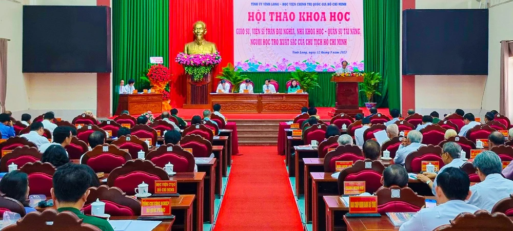 Đông đảo nhà khoa học, nhà nghiên cứu tham dự hội thảo khoa học về Giáo sư, Viện sĩ Trần Đại Nghĩa. Ảnh: TUẤN QUANG