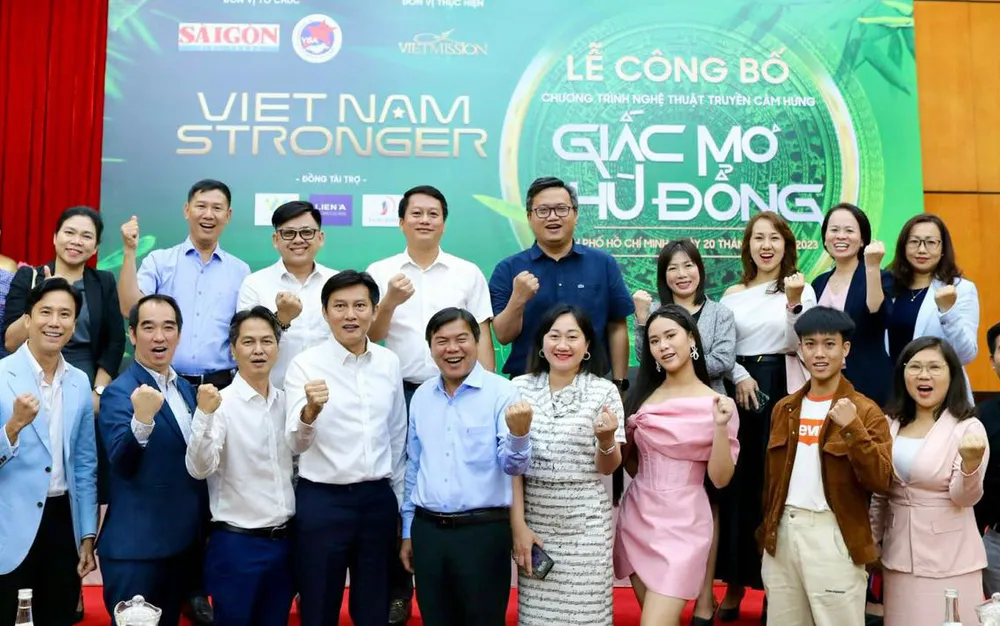 Ban Tổ chức &quot;Viet Nam Stronger&quot; và các khách mời kỳ vọng về một chương trình thành công, đầy ý nghĩa. Ảnh: DŨNG PHƯƠNG