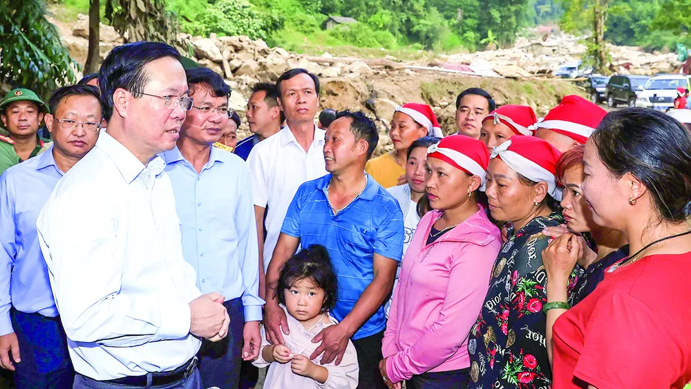 Chủ tịch nước Võ Văn Thưởng thăm hỏi, động viên nhân dân xã Liên Minh, thị xã Sa Pa, tỉnh Lào Cai. Ảnh: TTXVN Chủ tịch nước Võ Văn Thưởng thăm hỏi, động viên nhân dân xã Liên Minh, thị xã Sa Pa, tỉnh Lào Cai. Ảnh: TTXVN
