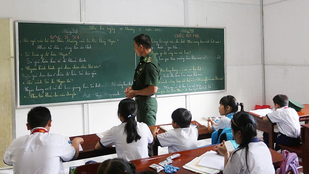 Gieo 'mầm chữ' nơi đảo xa