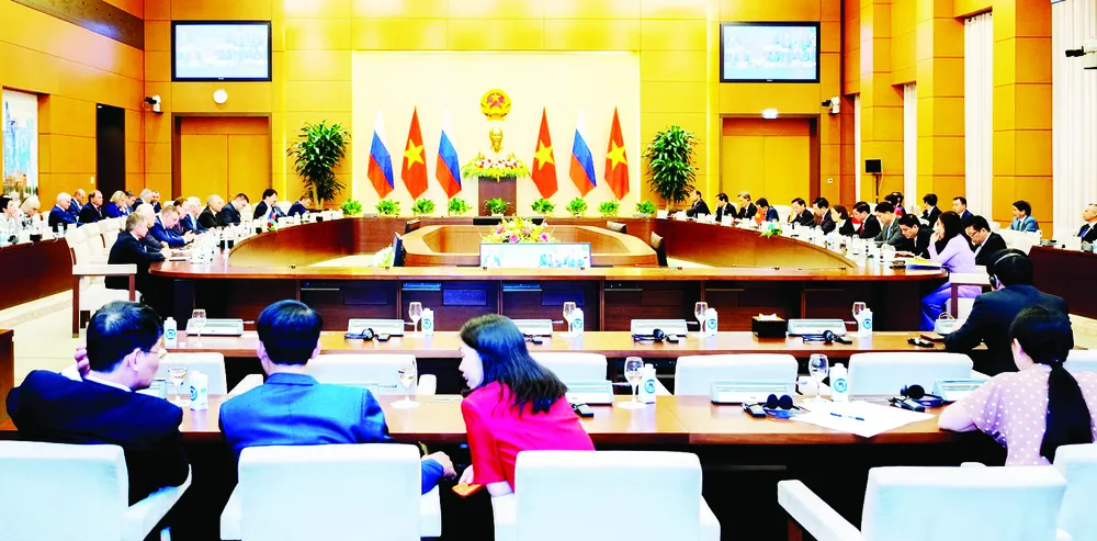 Phiên hội đàm giữa Chủ tịch Quốc hội Vương Đình Huệ với Chủ tịch Duma Quốc gia Quốc hội Liên bang Nga Vyacheslav Viktorovich Volodin. Ảnh: VIẾT CHUNG