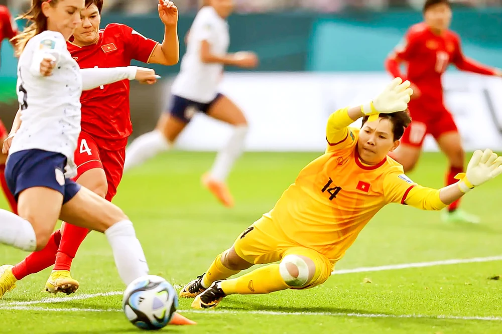 Thủ môn Trần Thị Kim Thanh đã tạo nên dấu ấn lịch sử trong lần đầu dự World Cup cùng bóng đá nữ Việt Nam Thủ môn Trần Thị Kim Thanh đã tạo nên dấu ấn lịch sử trong lần đầu dự World Cup cùng bóng đá nữ Việt Nam