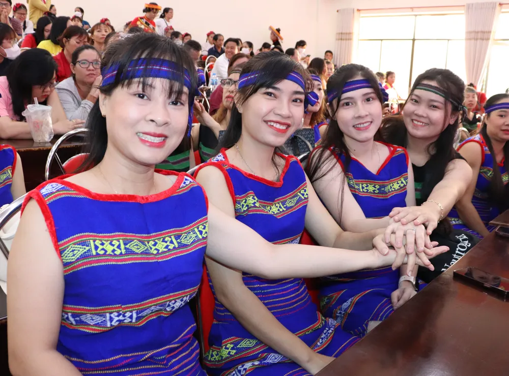 Thí sinh các đội vào vòng chung kết tại liên hoan ngày 21-10 Thí sinh các đội vào vòng chung kết tại liên hoan ngày 21-10