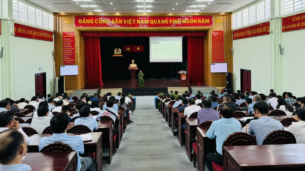 Quang cảnh hội nghị. Ảnh: CHÍ THẠCH Quang cảnh hội nghị. Ảnh: CHÍ THẠCH