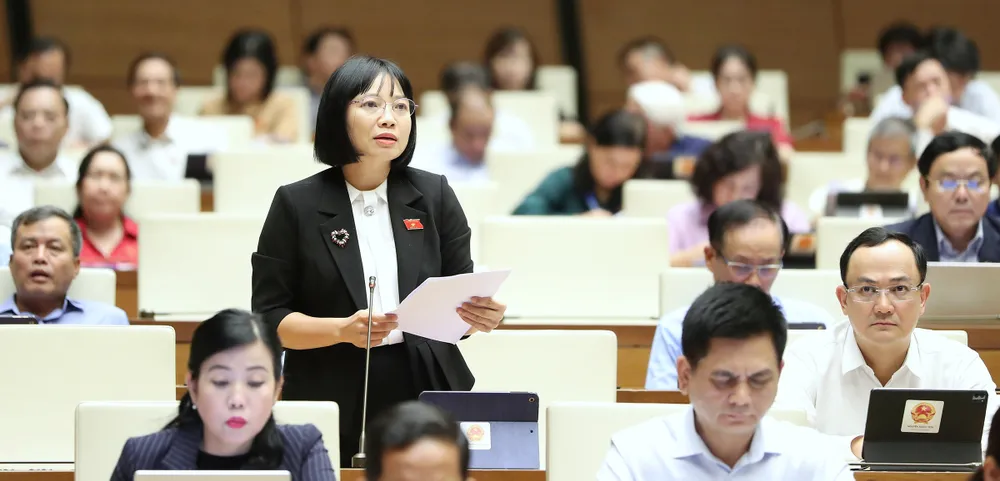 Đại biểu Nguyễn Thị Việt Nga (Hải Dương) phát biểu tại phiên thảo luận. Ảnh: VIẾT CHUNG