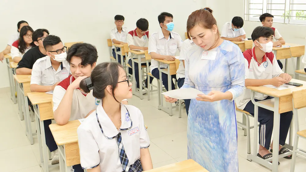 Thí sinh kỳ thi tốt nghiệp THPT 2023 tại điểm thi Trường THPT Lương Văn Can, quận 8, TPHCM. Ảnh: CAO THĂNG