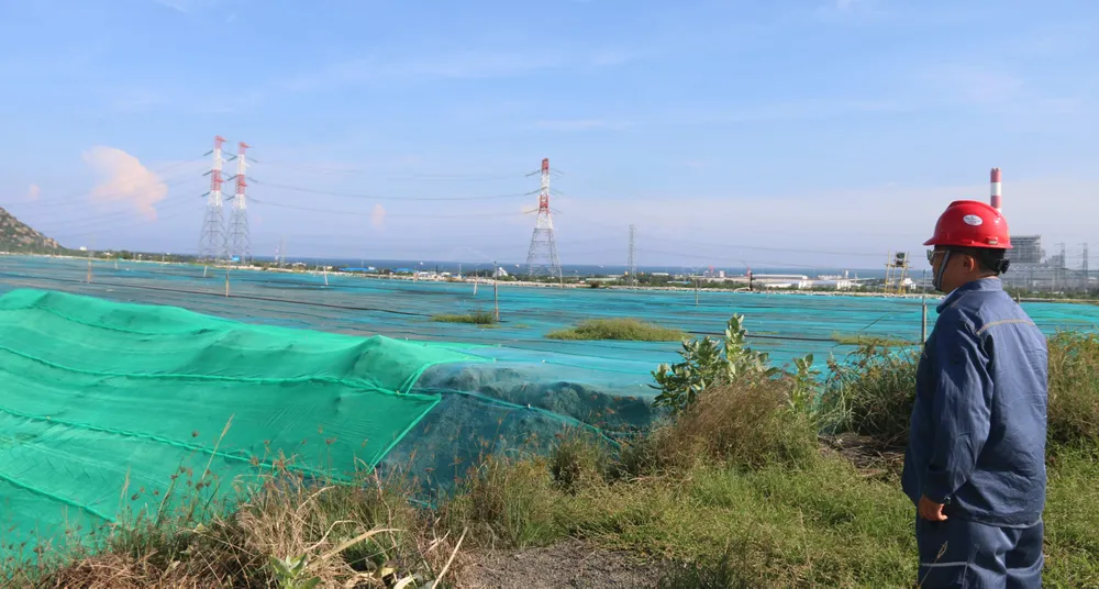 Hiện còn hơn 12 triệu tấn tro, xỉ than của các nhà máy nhiệt điện ở Bình Thuận đang lưu tại các bãi chứa Hiện còn hơn 12 triệu tấn tro, xỉ than của các nhà máy nhiệt điện ở Bình Thuận đang lưu tại các bãi chứa