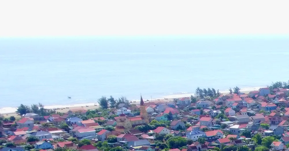 Một góc bờ biển xã Cương Gián