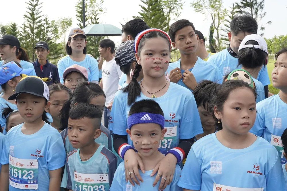 Các em nhỏ hào hứng trải nghiệm cung đường chạy 1,5km Các em nhỏ hào hứng trải nghiệm cung đường chạy 1,5km