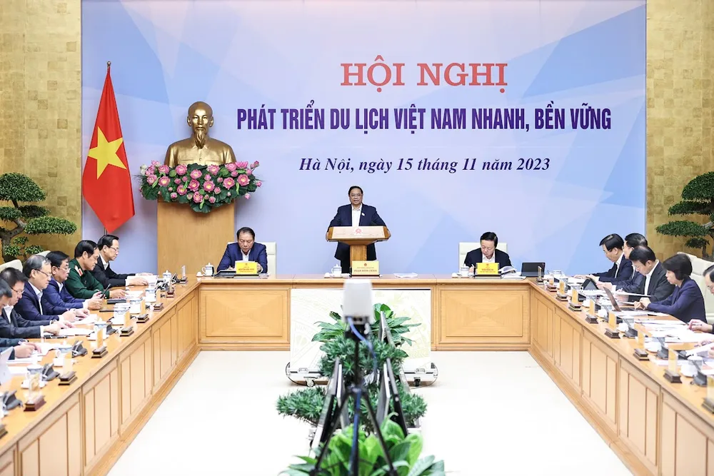Thủ tướng chủ trì hội nghị phát triển du lịch Việt Nam nhanh, bền vững diễn ra sáng 15-11