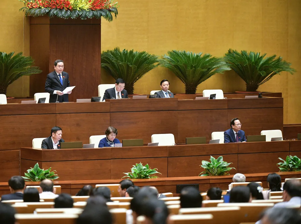 Hội trường Diên Hồng, sáng 24-11