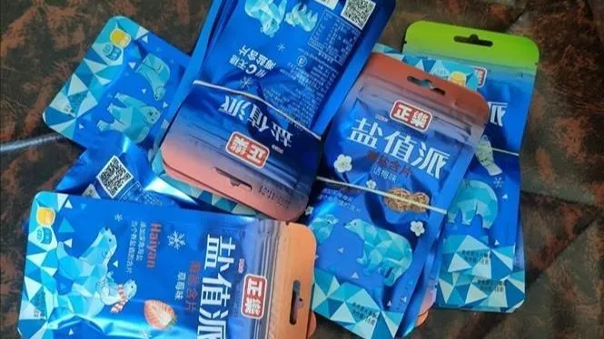 Có 126 em học sinh đã ăn kẹo lạ. Ảnh: TTXVN Có 126 em học sinh đã ăn kẹo lạ. Ảnh: TTXVN