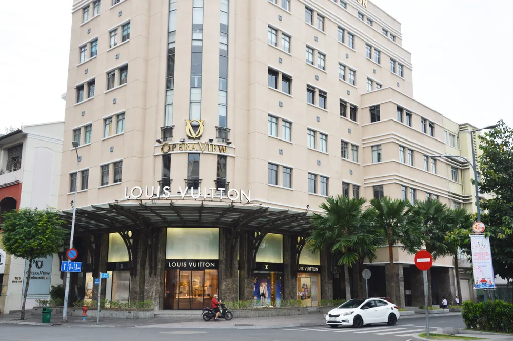 Nhiều thương hiệu xa xỉ hàng đầu thế giới có mặt trên tuyến đường Đồng Khởi