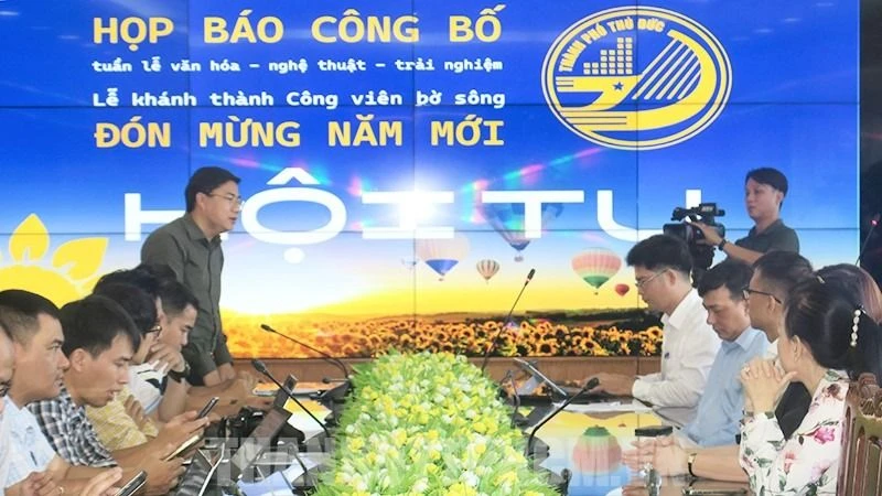 Ban tổ chức thông tin về hoạt động sự kiện. Ảnh: hcmcpv.org.vn