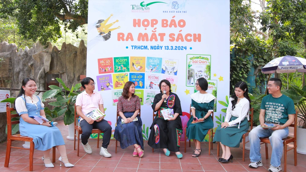 Các tác giả tham gia Dự án Thiên nhiên kỳ thú tại chương trình ra mắt sách n6a-4338-7048.jpg