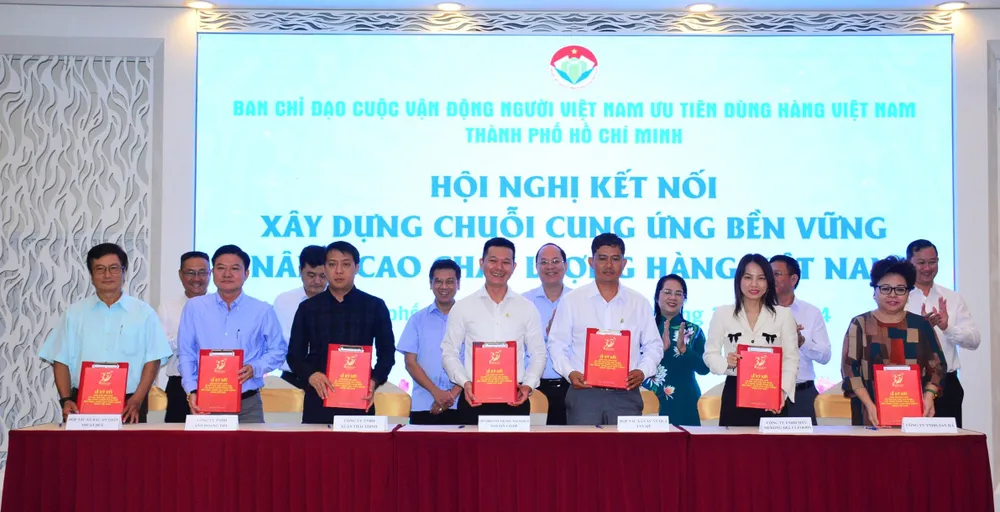 Saigon Co.op ký kết biên bản ghi nhớ cùng 6 doanh nghiệp và HTX tại hội nghị Kết nối xây dựng chuỗi cung ứng bền vững, nâng cao chất lượng hàng Việt Nam, ngày 8-3 xhh-8a-609.jpg
