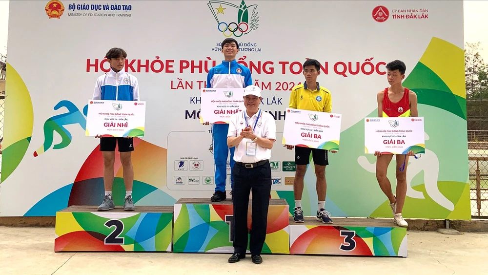 Vận động viên Nguyễn Thanh Phúc giành HCV nhảy cao nam tại Hội khỏe Phù Đổng toàn quốc 2024. Ảnh: VĂN PHƯƠNG CN6 - A.jpg