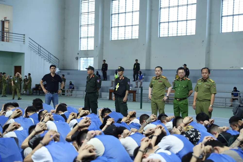 Lực lượng Công an Hà Tĩnh tiến hành bắt giữ các đối tượng liên quan trong đường dây lừa đảo hinh-anh-noi-len-tat-ca-7388.jpg