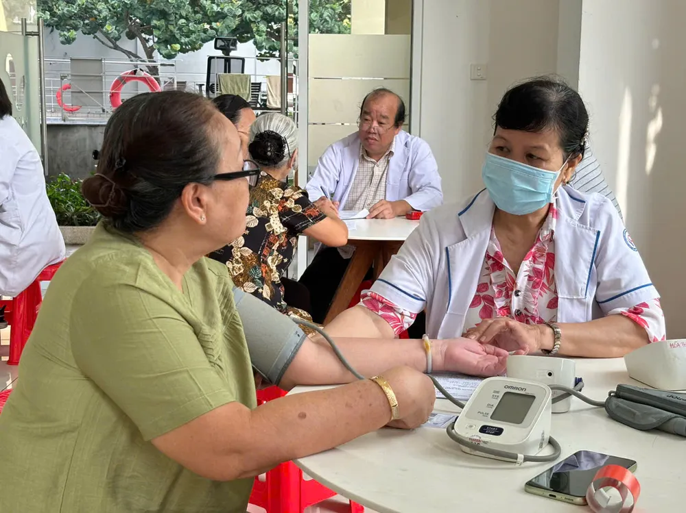 PSA - Anh6-Kham suc khoe.jpg