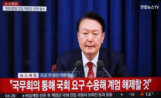 Trong cuộc họp nội các khẩn rạng sáng 4-12 tại Seoul, Tổng thống Hàn Quốc Yoon Suk Yeol tuyên bố dỡ bỏ lệnh thiết quân luật ban bố tối 3-12. Ảnh: Yonhap screenshot-2024-12-04-083721-9996.png