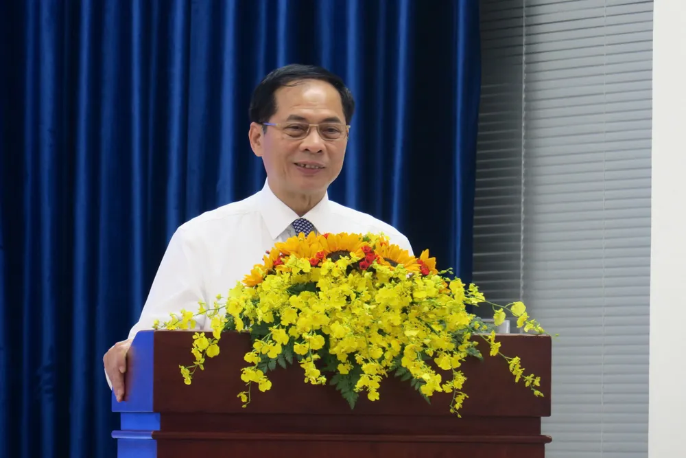 Phó Thủ tướng , Bộ trưởng Bộ Ngoại giao Bùi Thanh Sơn phát biểu chỉ đạo Sở Ngoại vụ TPHCM. Ảnh: THỤY VŨ son-9664.jpg