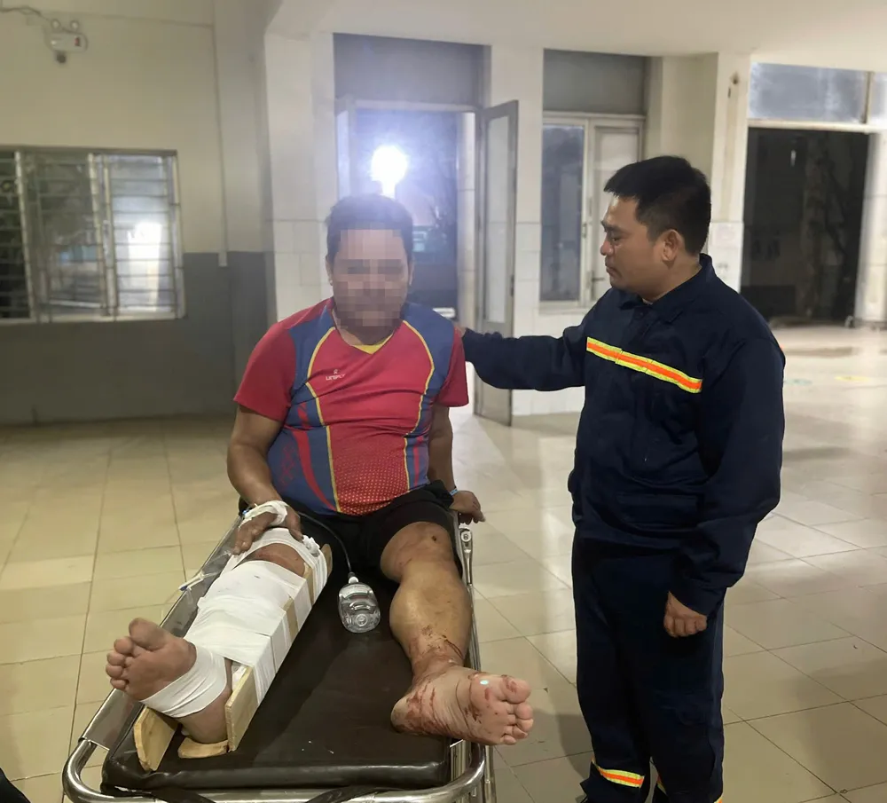 Thăm hỏi, động viên tài xế gặp nạn 1.jpg