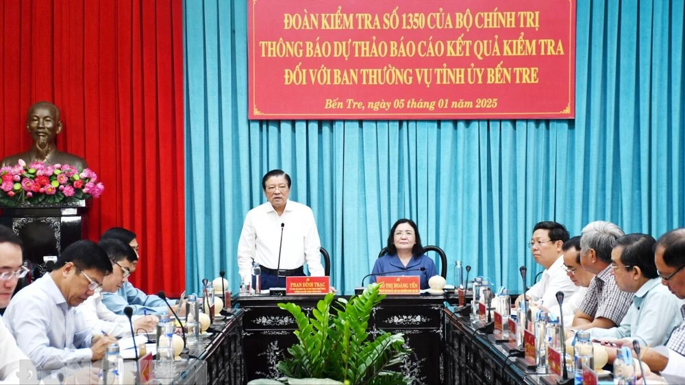 Trưởng Ban Nội chính Trung ương Phan Đình Trạc phát biểu tại buổi làm việc. Ảnh: Báo Đồng Khởi