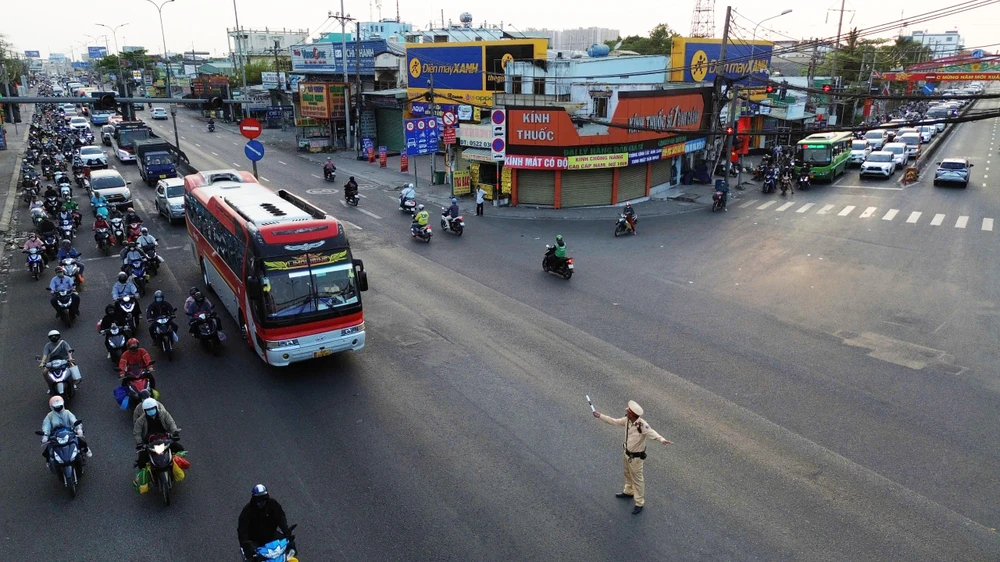 CSGT TPHCM điều tiết giao thông trên địa bàn 