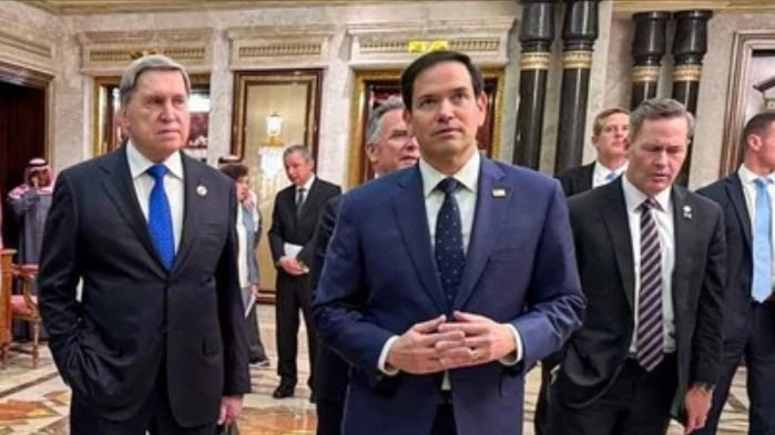 Trợ lý Tổng thống Nga Yury Ushakov (bên trái) và Ngoại trưởng Mỹ Marco Rubio trong cuộc đàm phán tại Saudi Arabia, ngày 18-2. Ảnh: TASS