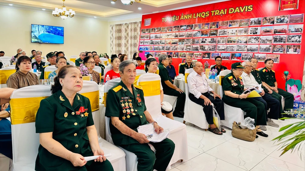 Các đại biểu ôn lại truyền thống hào hùng của đơn vị