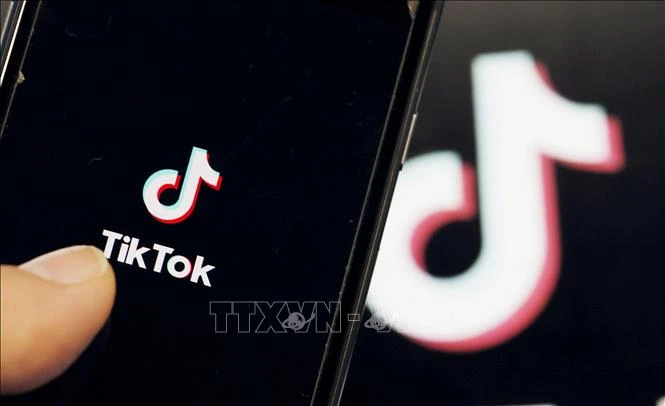 Biểu tượng ứng dụng TikTok trên màn hình điện thoại di động. Ảnh: Kyodo/TTXVN