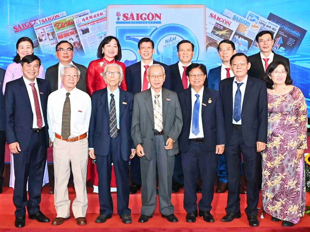 Ban Biên tập Báo SGGP các thời kỳ 1.jpg