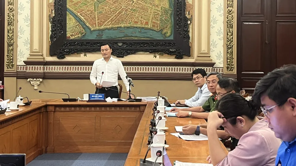 Phó Chủ tịch UBND TPHCM Bùi Xuân Cường phát biểu tại điểm cầu TPHCM. Ảnh: QUỐC HÙNG 1.jpg