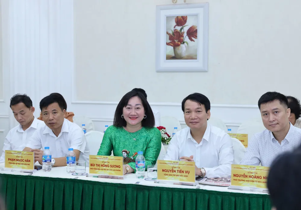 Bà Bùi Thị Hồng Sương, Phó Tổng Biên tập Báo Sài Gòn Giải Phóng tại hội thảo. Ảnh: QUANG PHÚC 3.jpg