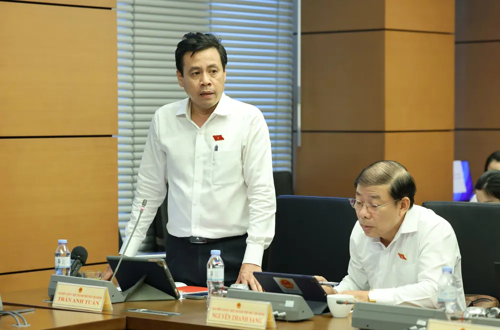 គណៈប្រតិភូ Tran Anh Tuan (HCMC) ថ្លែងមតិនារសៀលថ្ងៃទី ២១ ឧសភា រូបថត៖ QUANG PHUC tuan-21-9345-6105.jpg
