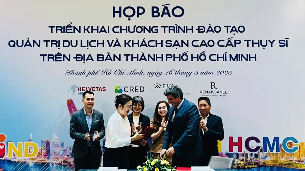 Chương trình ký kết diễn ra vào chiều 26-5 1.jpg