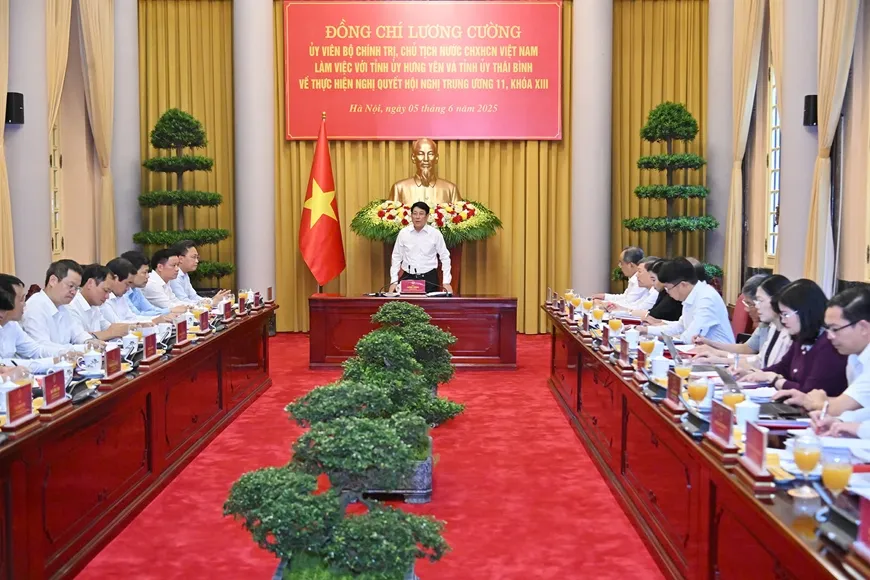 Chủ tịch nước Lương Cường chủ trì buổi làm việc với Tỉnh ủy Hưng Yên và Tỉnh ủy Thái Bình, chiều 5-6. Ảnh: VIẾT CHUNG ctn-hung-yen-5367-5914.jpg