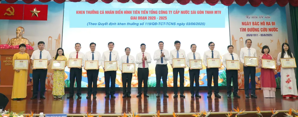 Các gương điển hình tiên tiến, giai đoạn 2020 – 2025 được biểu dương tại hội nghị 1.jpg