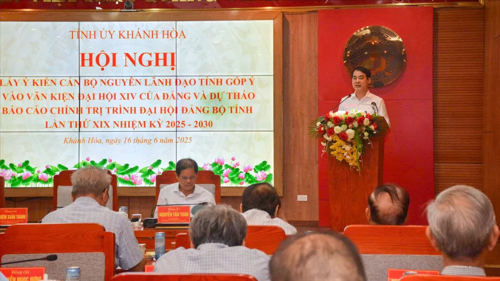Le secrétaire du Parti provincial de Khanh Hoa, Nghiem Xuan Thanh, prend la parole lors de la conférence. Photo de : LUONG SON dasua-8-2-7125-8980.jpg
