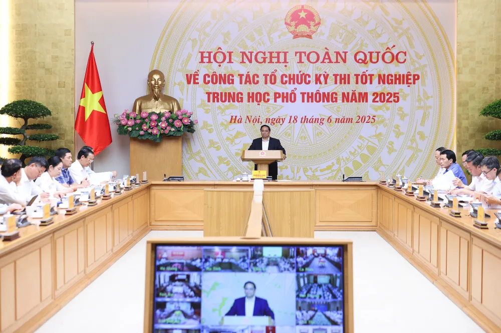 Thủ tướng Phạm Minh Chính chủ trì và chỉ đạo hội nghị toàn quốc về công tác chuẩn bị kỳ thi tốt nghiệp THPT năm 2025 1-3095-6897.jpg
