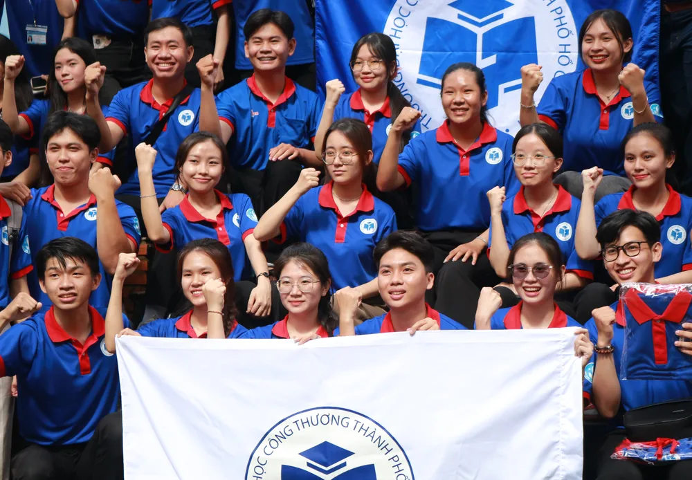 Sinh viên tình nguyện các trường đại học, cao đẳng sẵn sàng tiếp sức mùa thi trên địa bàn TPHCM anh-8-5661-9314.jpg